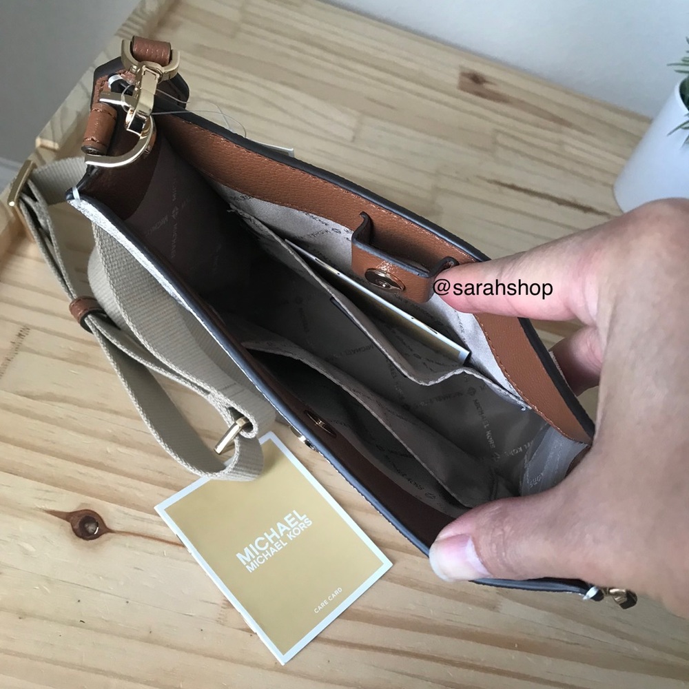 🌼Michael Kors Purse - Picture 8 of 11